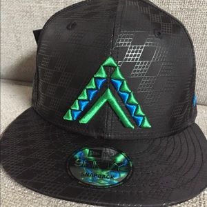 Fitted Hawaii Anuenue Limited Edition Hat BNWT